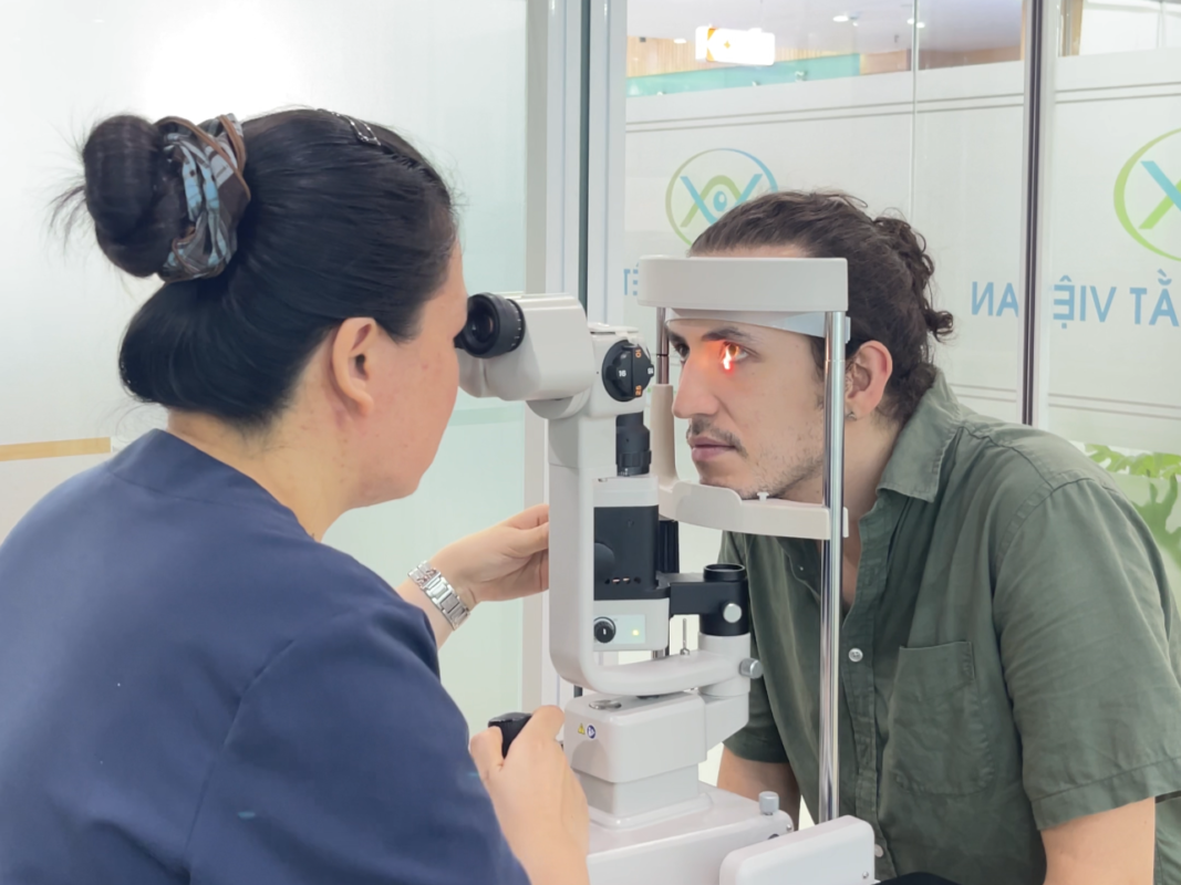 Tư vấn xóa cận trước khi phẫu thuật